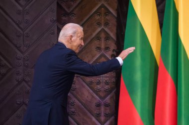 VILNIUS, LITHUANIA. 12 Temmuz 2023. Joe Biden, Amerika Birleşik Devletleri Başkanı NATO 'nun YAZIŞ 2023' ten sonra tekrar ayağa kalktı.
