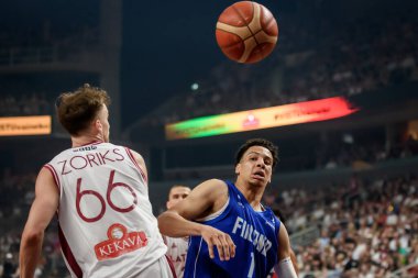 RIGA, LATVIA. 16 Ağustos 2023. Letonya Ulusal Erkekler Basketbol Takımı, FIBA BASKETBALL Dünya Kupası 2023 'ten önce Finlandiya Milli Basketbol Takımı' na karşı..