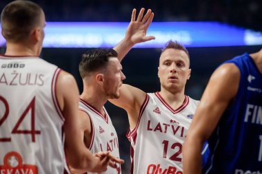 RIGA, LATVIA. 16 Ağustos 2023. Letonya Ulusal Erkekler Basketbol Takımı, FIBA BASKETBALL Dünya Kupası 2023 'ten önce Finlandiya Milli Basketbol Takımı' na karşı..