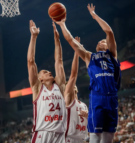 RIGA, LATVIA. 16 Ağustos 2023. Letonya Ulusal Erkekler Basketbol Takımı, FIBA BASKETBALL Dünya Kupası 2023 'ten önce Finlandiya Milli Basketbol Takımı' na karşı..