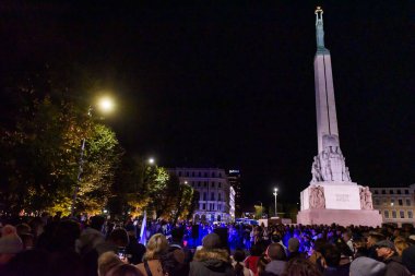RIGA, LATVIA. 14 Ekim 2023. Destek etkinliği # WeStandWithIsrael Özgürlük Anıtı yakınında.