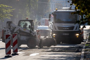 RIGA, LATVIA. 28 Eylül 2023. Seçici odak fotoğrafı. Vaşak S650 Skid Dümen Yükleyicisi devrede.