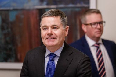 RIGA, LATVIA. 9 Ocak 2024. Arvils Aseradens, Letonya Maliye Bakanı Paschal Donohoe (fotoğrafta), Eurogroup Başkanı, Kamu Harcamaları Bakanı, Ulusal Kalkınma Planı Teslimatı ve İrlanda Reformu ile bir araya geldi.