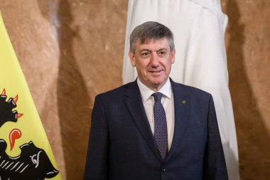 RIGA, LATVIA. 5 Mart 2024. Jan Jambon (fotoğrafta), Flanders Başkanı Letonya Başbakanı Evika Silina ile bir araya geldi.