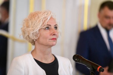 RIGA, LATVIA. 6 Mart 2024. Zimbabve Ulusal Meclisi Başkanı Jacob Francis Nzwidamilimo Mudenda, Letonya Parlamentosu Başkanı Daiga Mierina ile bir araya geldi..