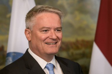 RIGA, LATVIA. 25 Nisan 2024. OECD Genel Sekreteri Mathias Cormann Letonya Cumhurbaşkanı Edgars Rinkeviç ile bir araya geldi.