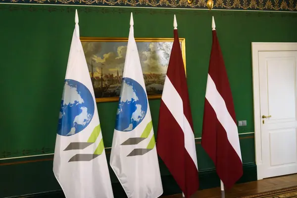 Riga 拉特维亚 2024年4月25日经合组织秘书长马蒂亚斯 科尔曼会见了拉脱维亚总统爱德华 林克维奇 免版税图库图片