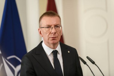 RIGA, LATVIA. 11 Haziran 2024. Edgars Rinkeviç, (fotoğrafta) Letonya Cumhurbaşkanı, B9 zirvesinde Jens Stoltenberg (L), NATO Genel Sekreteri ile düzenlediği basın toplantısında.