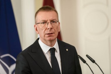 RIGA, LATVIA. 11 Haziran 2024. Edgars Rinkeviç, (fotoğrafta) Letonya Cumhurbaşkanı, B9 zirvesinde Jens Stoltenberg (L), NATO Genel Sekreteri ile düzenlediği basın toplantısında.