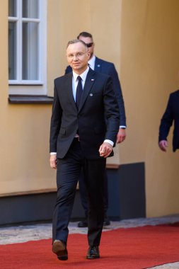 RIGA, LATVIA. 11 Haziran 2024. B9 'un (Bükreş Dokuzuncu) kapısında Polonya Cumhurbaşkanı Andrzej Duda 2024.