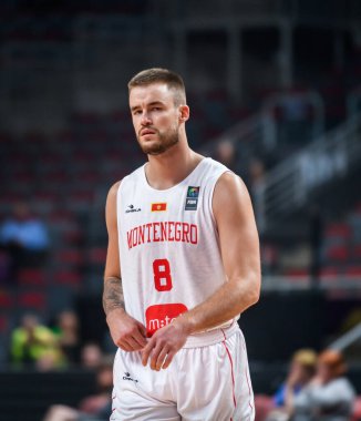 RIGA, LATVIA. 3 Temmuz 2024. FIBA OLYMPIC Eleme Turnuvası 2024 Karadağ takımı ve Kamerun takımı arasında oynanan maç.