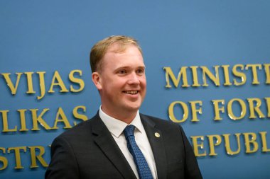 RIGA, LATVIA. 26 Temmuz 2024. Fiona Ma, California Eyaleti Maliye Bakanı Letonya Dışişleri Bakanlığı İş Konferansı 'nın açılışına katıldı.
