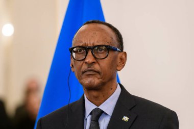 RIGA, LATVIA. 2 Ekim 2024. Paul Kagame (fotoğrafta), Rwanda Başkanı ve Edgars Rinkeviç, Riga Kalesi 'ndeki toplantı sonrasında düzenlediği basın toplantısında.