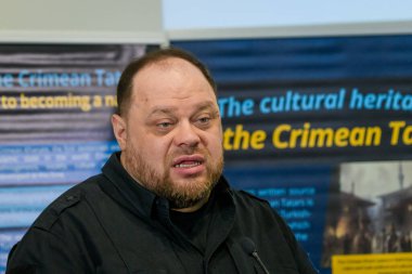 RIGA, LATVIA. 23 Ekim 2024. Üçüncü Parlamento Zirvesi sırasında Verkhovna Rada Başkanı Ruslan Stefanchuk, Uluslararası Kırım Platformu. 1944 'te Kırım Tatar Halkının Sürgün Edilmesi.