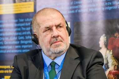 RIGA, LATVIA. 23 Ekim 2024. Chubarov 'u fotoğrafta yenile. Üçüncü Parlamento Zirvesi sırasında Kırım Tatar Halkı 'nın 2. Başkanı, Uluslararası Kırım Platformu. 1944 'te Kırım Tatar Halkının Sürgün Edilmesi.