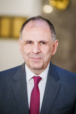 RIGA, LATVIA. 28 Ocak 2025. Letonya Dışişleri Bakanı Yorgos Gerapetritis, Yunanistan Dışişleri Bakanı ve Baiba Braze basın toplantısında.