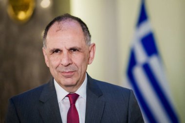 RIGA, LATVIA. 28 Ocak 2025. Letonya Dışişleri Bakanı Yorgos Gerapetritis, Yunanistan Dışişleri Bakanı ve Baiba Braze basın toplantısında.