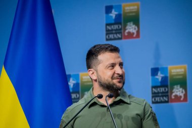 VILNIUS, LITHUANIA. 12 Temmuz 2023. Volodymyr Zelenskyy, Ukrayna Başkanı ve Jens Stoltenberg, NATO Genel Sekreteri, NATO SUMIT 2023 ortak basın toplantısında.