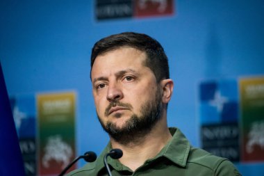VILNIUS, LITHUANIA. 12 Temmuz 2023. Volodymyr Zelenskyy, Ukrayna Başkanı ve Jens Stoltenberg, NATO Genel Sekreteri, NATO SUMIT 2023 ortak basın toplantısında.
