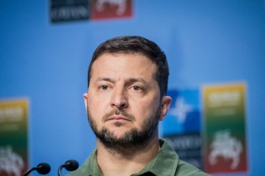 VILNIUS, LITHUANIA. 12 Temmuz 2023. Volodymyr Zelenskyy, Ukrayna Başkanı ve Jens Stoltenberg, NATO Genel Sekreteri, NATO SUMIT 2023 ortak basın toplantısında.