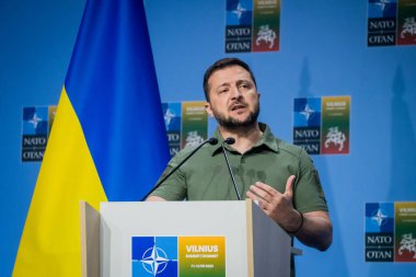 VILNIUS, LITHUANIA. 12 Temmuz 2023. Volodymyr Zelenskyy, Ukrayna Başkanı ve Jens Stoltenberg, NATO Genel Sekreteri, NATO SUMIT 2023 ortak basın toplantısında.