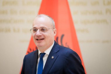 RIGA, LATVIA. 9 Temmuz 2025. Igli Hasani, Avrupa ve Arnavutluk Dışişleri Bakanı ve Letonya Dışişleri Bakanı Baiba Braze ile bir araya geldi.