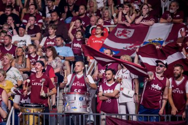 RIGA, LATVIA. 14 Ağustos 2025. Letonya ve Litvanya Milli Erkekler Takımı arasında dostça bir basketbol maçı.