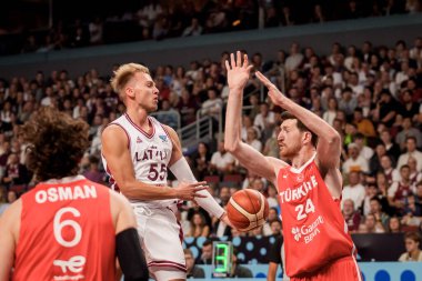 RIGA, LATVIA. 27 Ağustos 2025. FIBA EUROBASKET 2025 Ulusal Erkekler Takımı Letonya ile Milli Erkekler Takımı Türkiye arasında oynanan basketbol maçı.