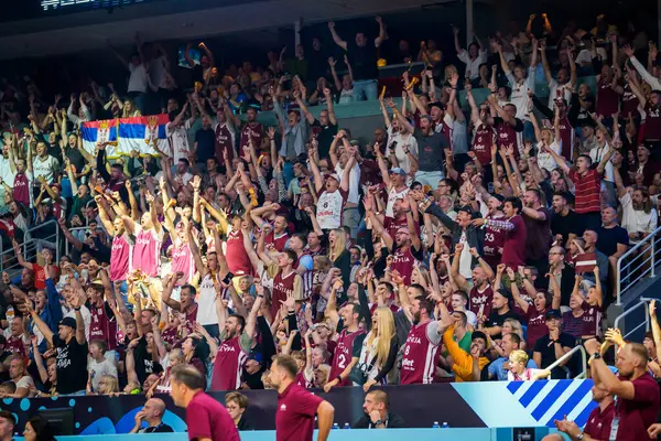 RIGA, LATVIA. 30 Ağustos 2025. Letonyalı basketbol taraftarları, FIBA EUROBASKET 2025 milli takım Letonya ile Sırbistan milli takımı arasında oynanan basketbol maçında tepki verdiler.