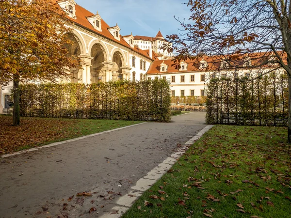 Çek Cumhuriyeti Prag Daki Waldstein Sarayı Nın Bahçesinde Sabah Güneşinde — Stok fotoğraf