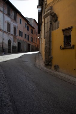 Spoleto, İtalya 'nın Umbria bölgesinde, Perugia eyaletinde hakim bir şatosu ve su kemeri olan antik ve güzel bir kasaba..