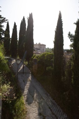 Spoleto, İtalya 'nın Umbria bölgesinde, Perugia eyaletinde hakim bir şatosu ve su kemeri olan antik ve güzel bir kasaba..