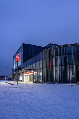 Espoo, Finlandiya - 26 Kasım 2022: Yepyeni Finnoo metro istasyonu.