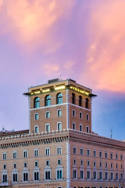 Palazzo Delle Assicurazioni Generali Sunset ローマ イタリア — ストック写真