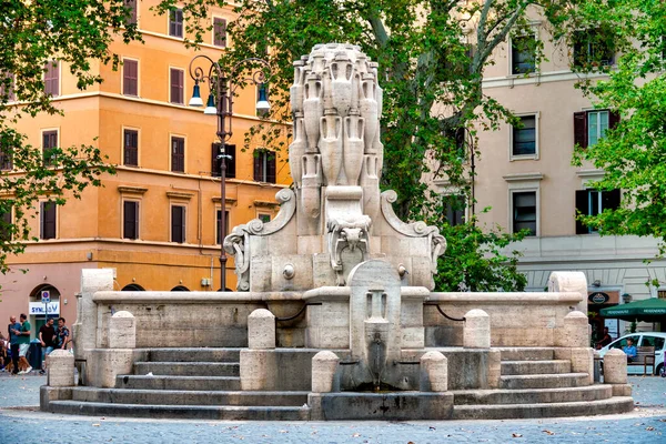 Fontana Delle Anfore Piazza Testaccio 意大利罗马 免版税图库图片