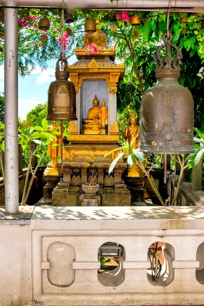 Колокола Алтарь Wat Saket Ratcha Wora Maha Wihan Bangkok Thailand — стоковое фото