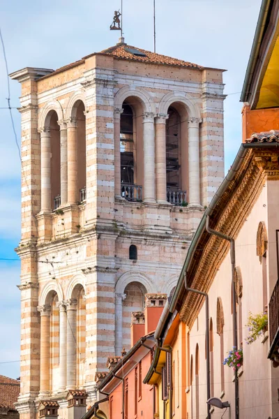 Dzwonnica Katedry Widziana Giuseppe Mazzini Ferrara Włochy — Zdjęcie stockowe
