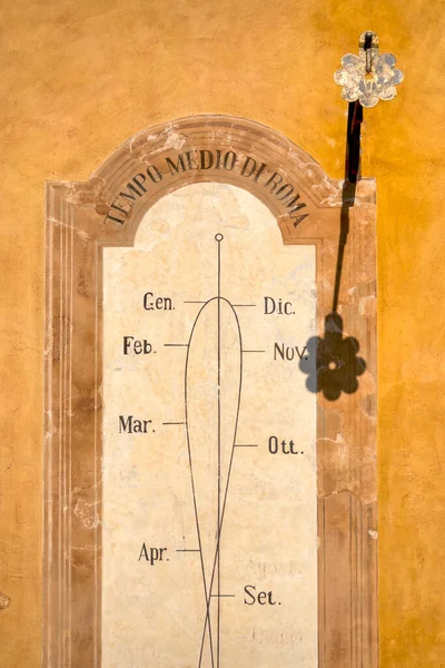Reloj Sol Vertical Piazza Del Municipio Ferrara Italia — Foto de Stock