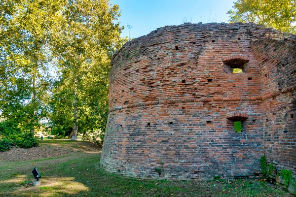 意大利费拉拉城墙的堡垒 免版税图库照片