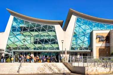 Piazza Muzii, Pescara, İtalya 'nın kapalı pazar cephesi