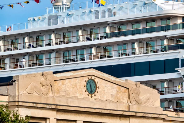 Detail Facade Stazione Marittima Cruise Ship Background Trieste Italy — Stock Photo, Image