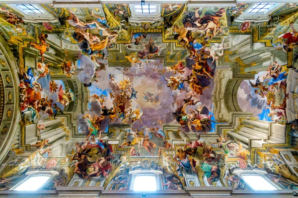 Andrea Pozzo在意大利罗马Martius校园的Loyola圣Ignatius教堂的彩绘天花板 — 图库照片