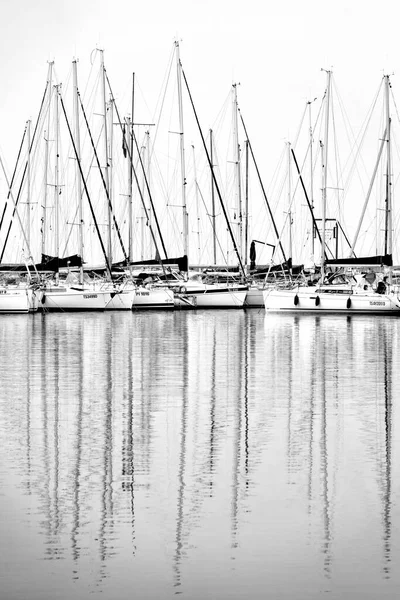 Fekete Fehér Fénykép Néhány Vitorlás Hajók Marina San Giusto Trieszt — Stock Fotó