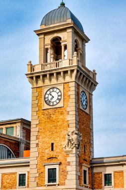 Salone degli Incanti 'nin çan kulesi, Trieste, İtalya