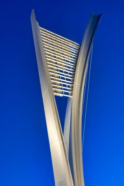 Gece vakti Ennio Flaiano köprüsünün detayları, Pescara, İtalya