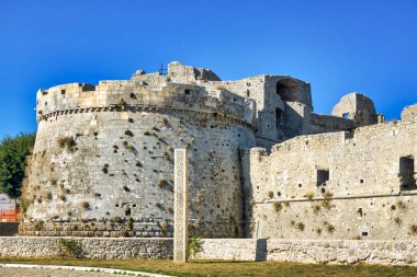 İtalya, Monte Sant 'Angelo Kalesi' nin siperi.