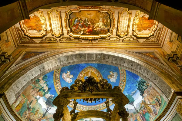 Gerusalemme, Roma, İtalya 'daki Bazilika di Santa Croce' un ana mihrabı., 