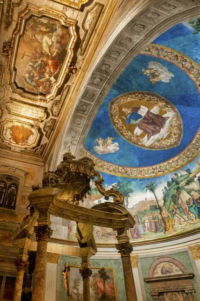 Gerusalemme, Roma, İtalya 'daki Bazilika di Santa Croce' un ana mihrabı., 