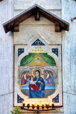 Madonna con il bambino aedicula Via Appia Nuova, Roma, İtalya