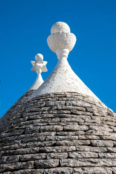 Trullo, Alberobello, İtalya 'nın zirvesine yakın çekim